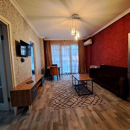 Karvi Hostel & Suites Батуми Екстериор снимка