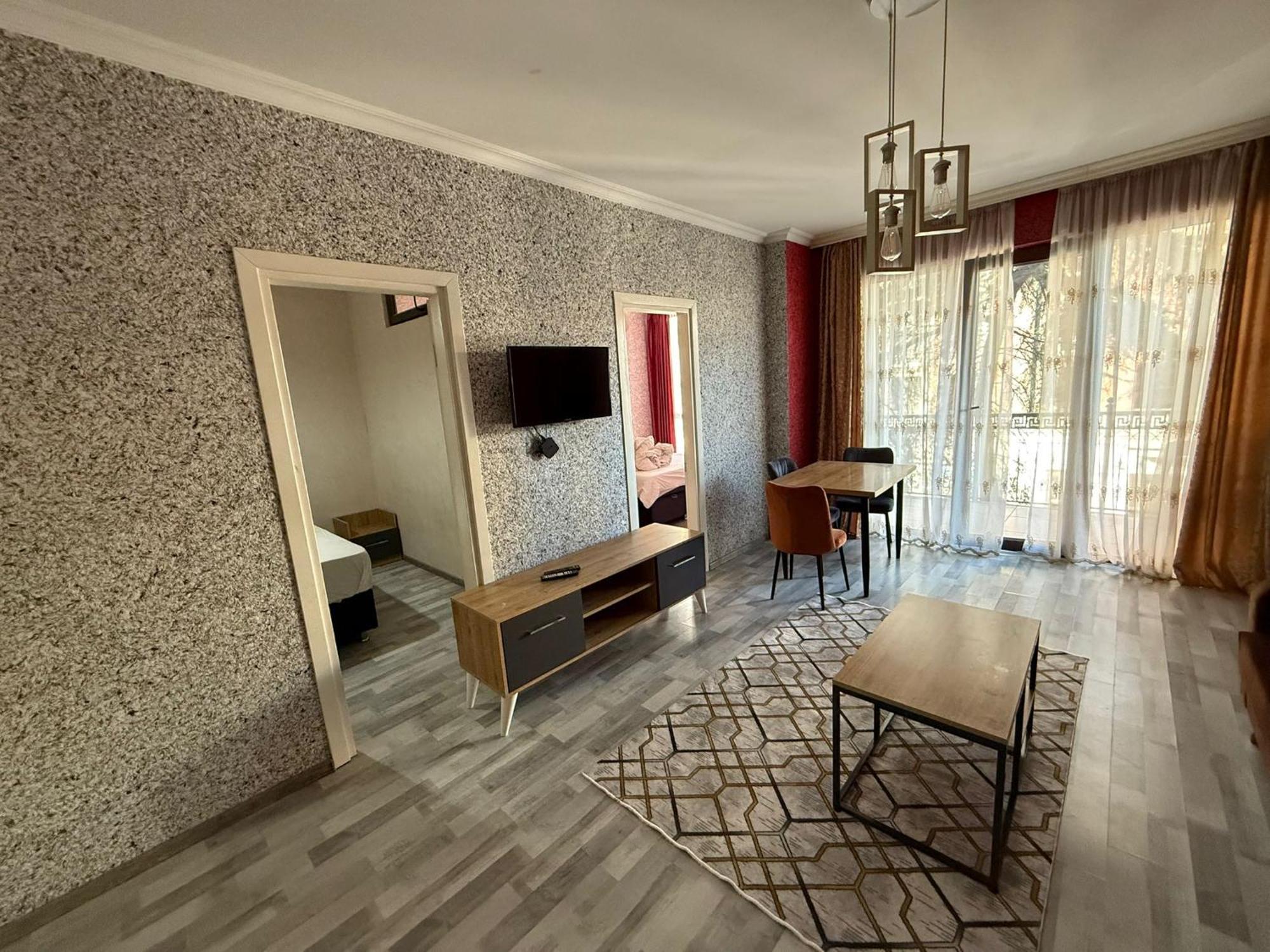 Karvi Hostel & Suites Батуми Екстериор снимка