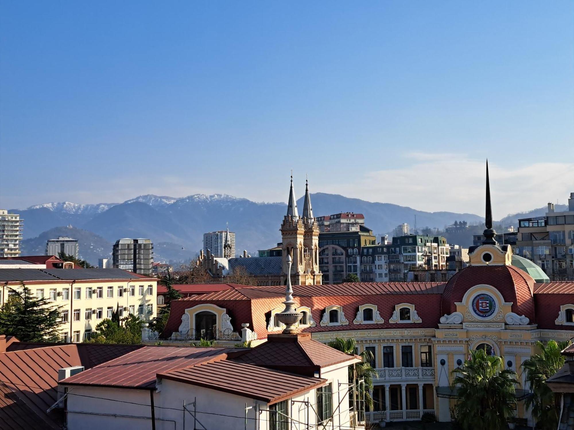 Karvi Hostel & Suites Батуми Екстериор снимка