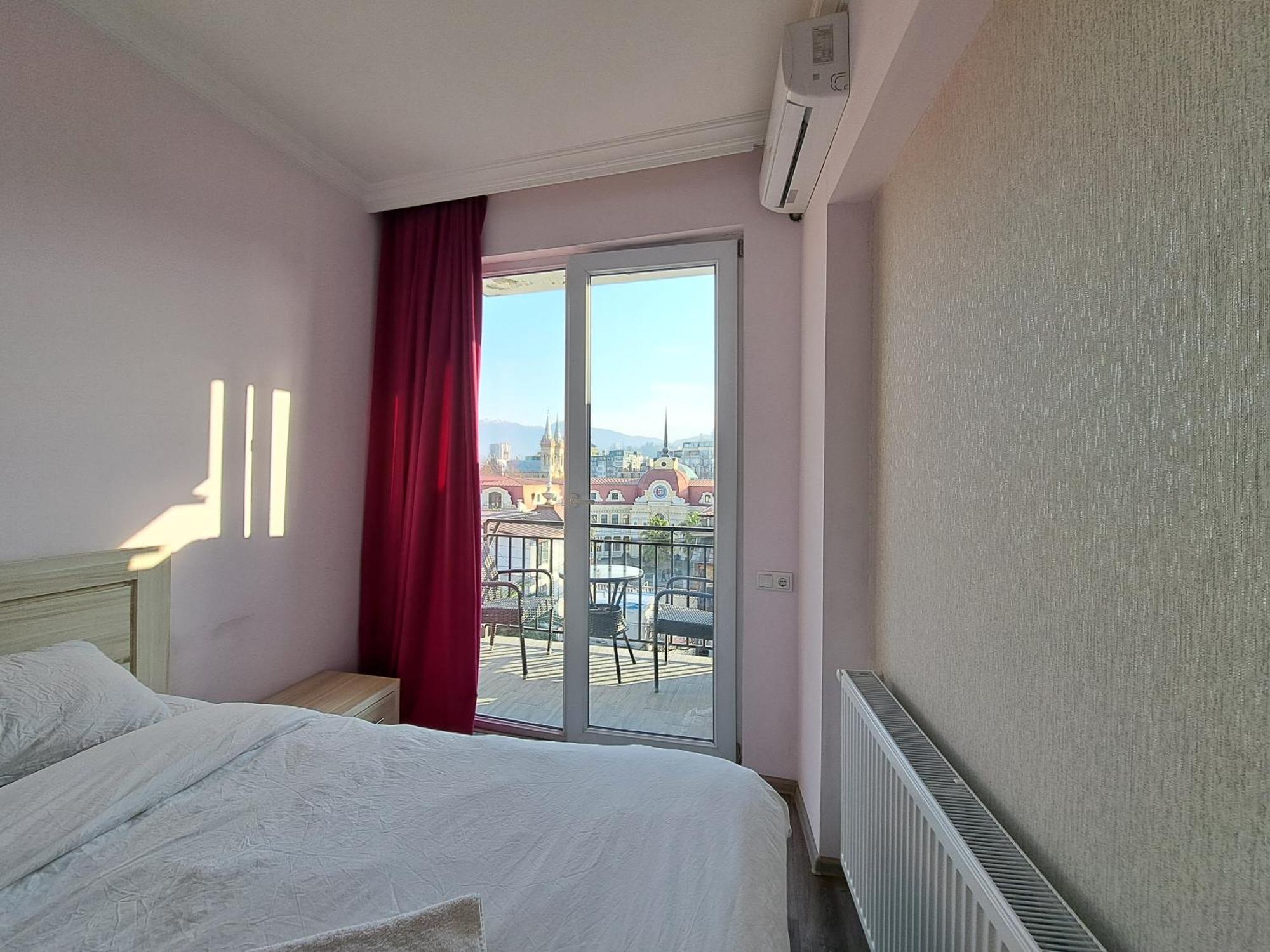 Karvi Hostel & Suites Батуми Екстериор снимка
