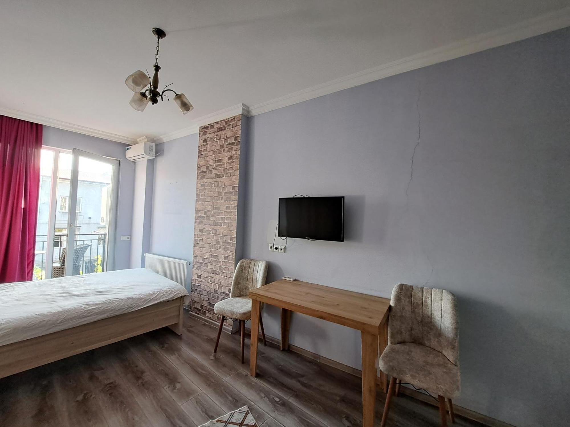 Karvi Hostel & Suites Батуми Екстериор снимка