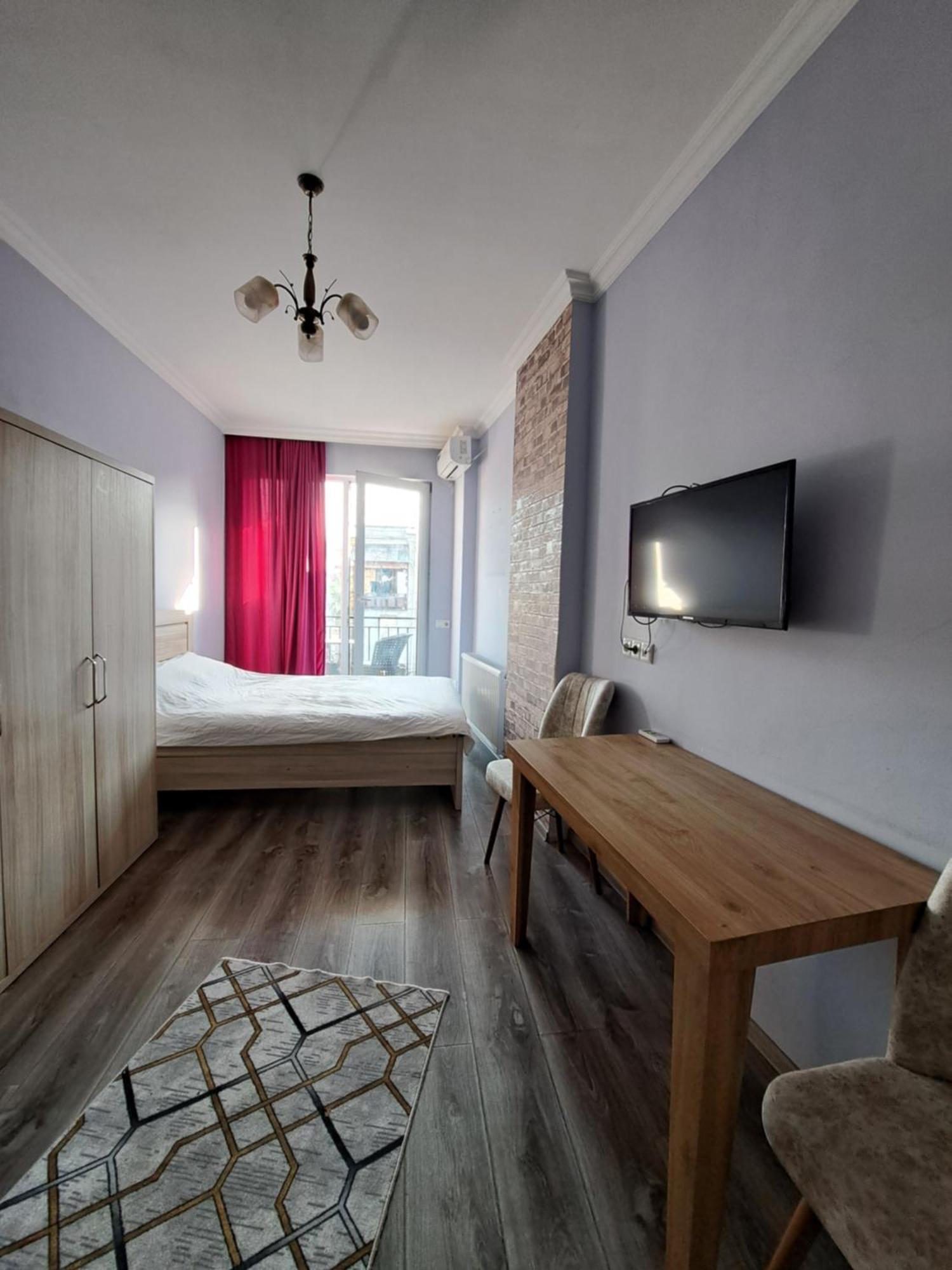 Karvi Hostel & Suites Батуми Екстериор снимка