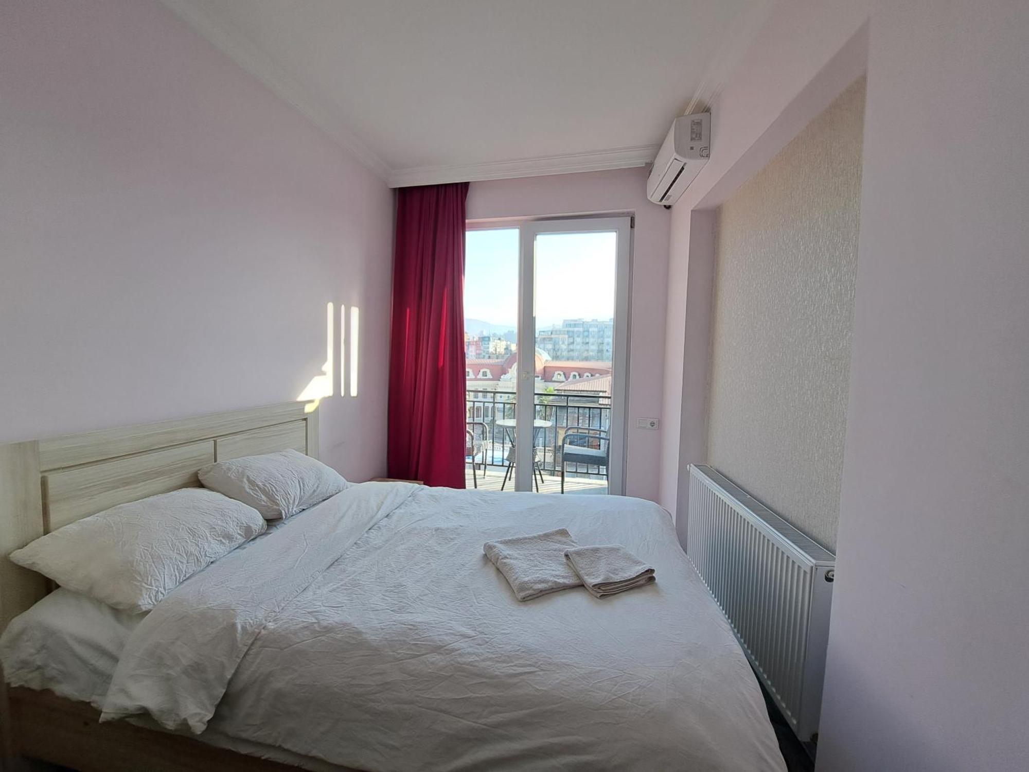 Karvi Hostel & Suites Батуми Екстериор снимка