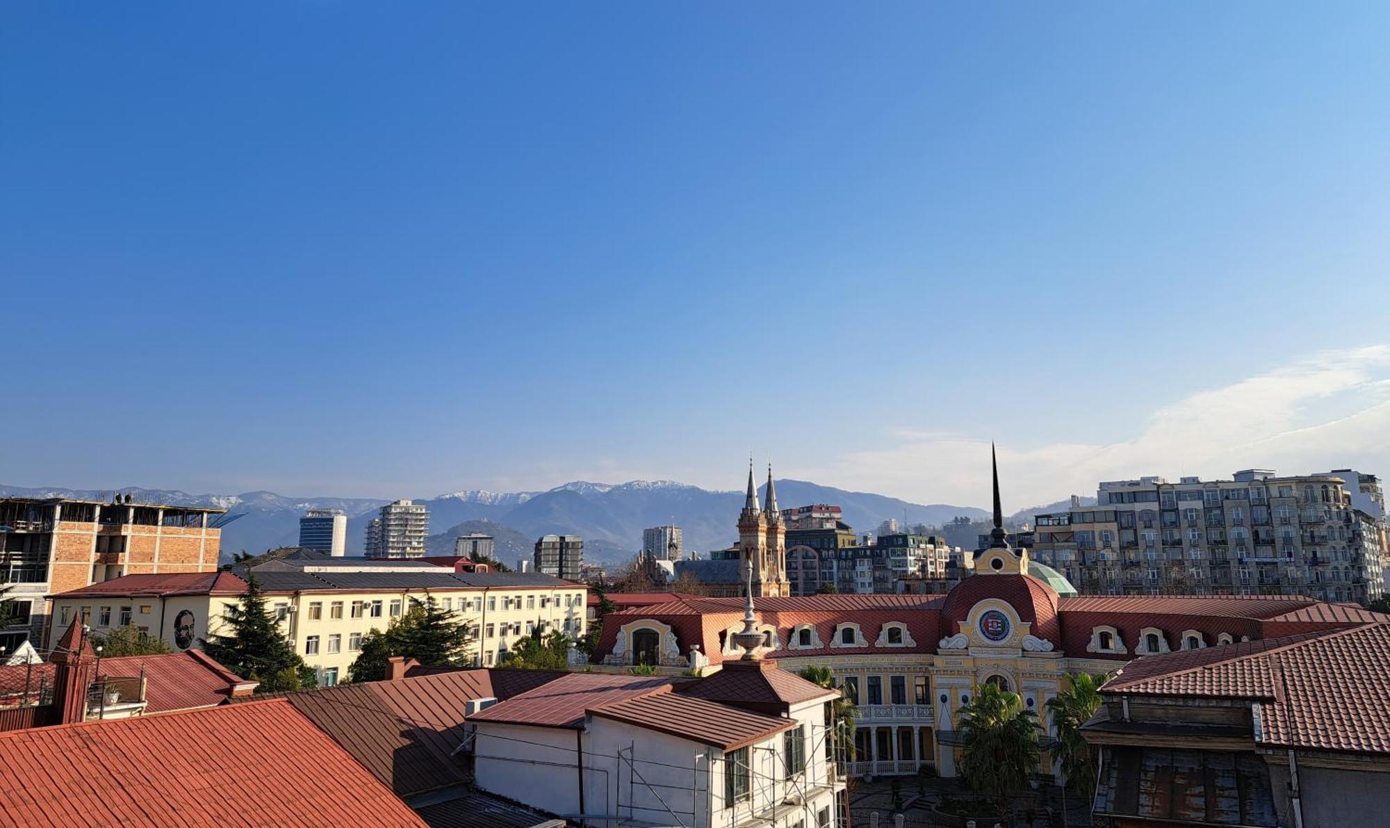 Karvi Hostel & Suites Батуми Екстериор снимка
