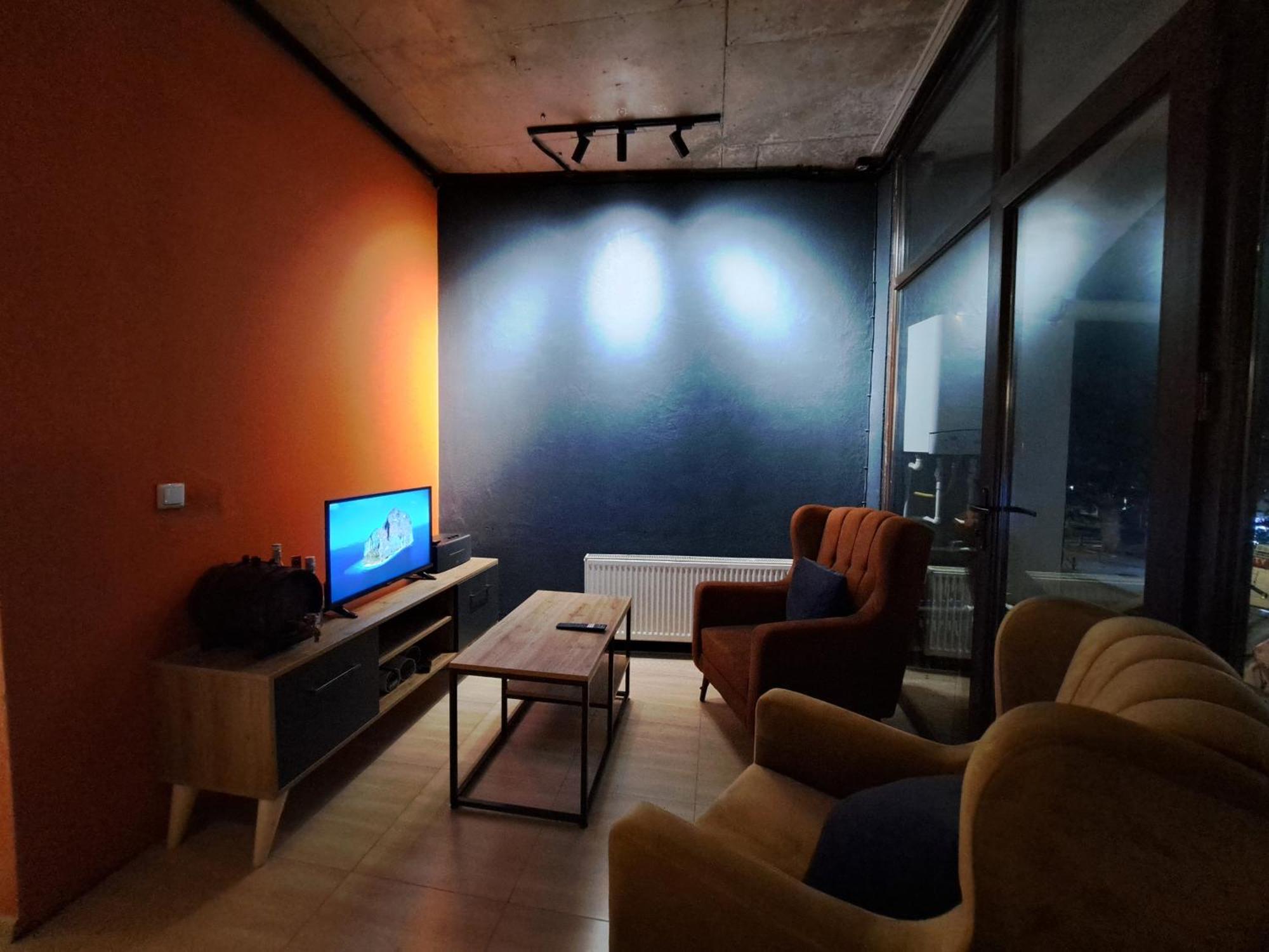 Karvi Hostel & Suites Батуми Екстериор снимка