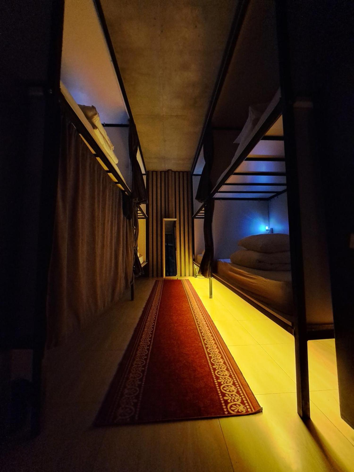 Karvi Hostel & Suites Батуми Екстериор снимка