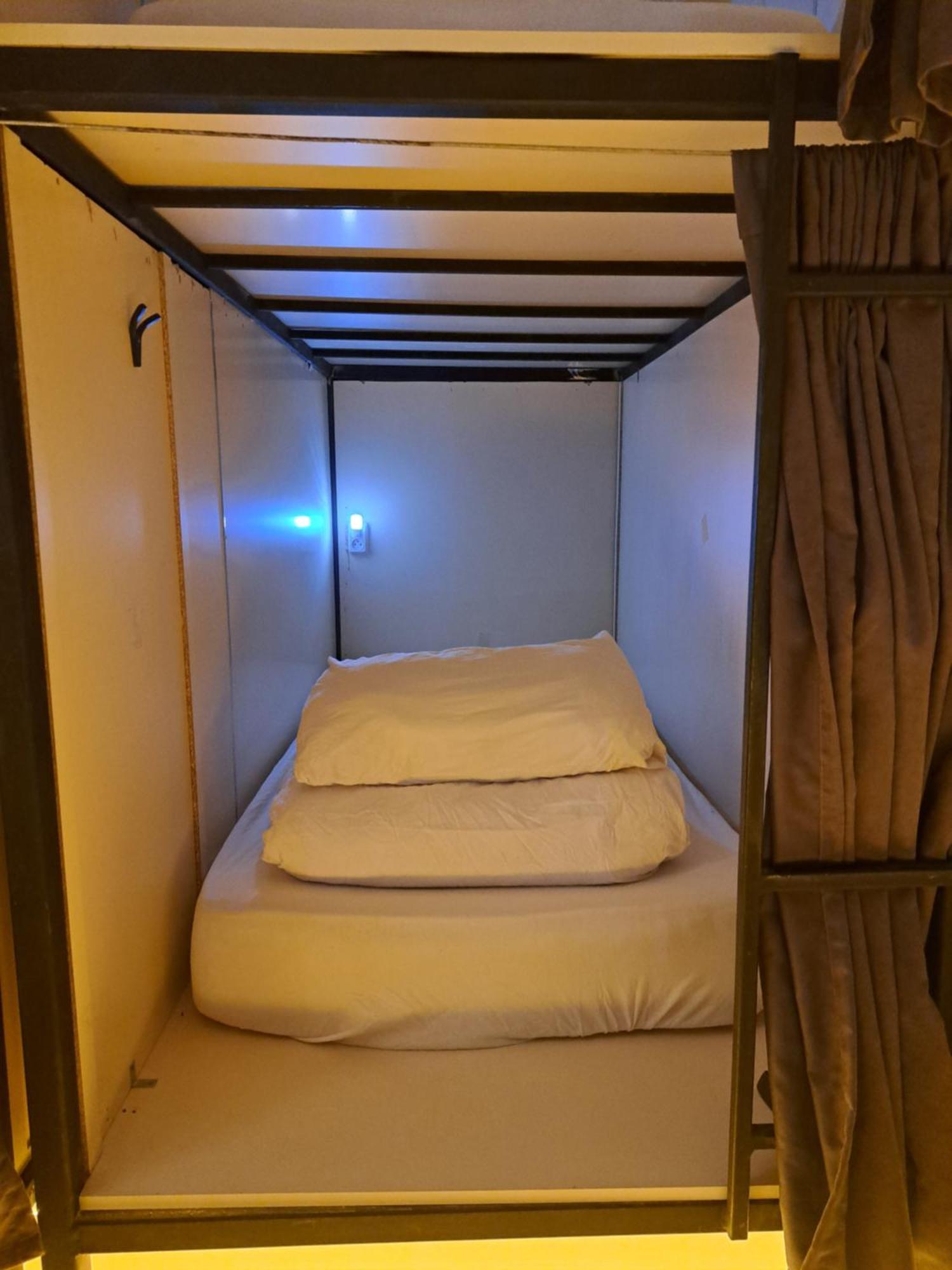 Karvi Hostel & Suites Батуми Екстериор снимка