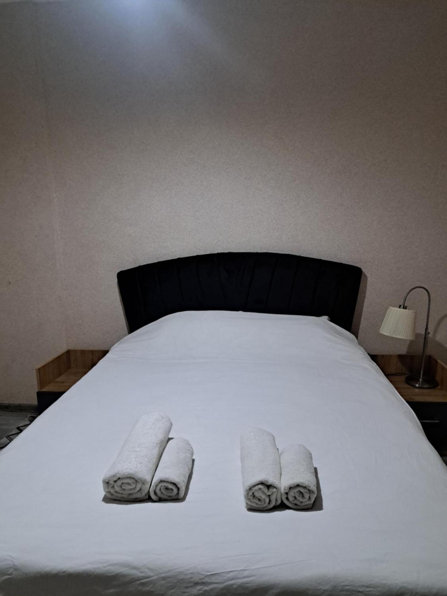 Karvi Hostel & Suites Батуми Екстериор снимка