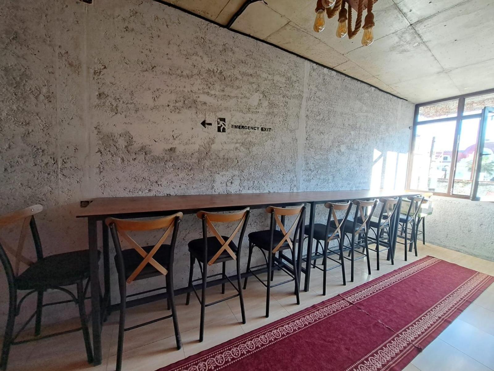 Karvi Hostel & Suites Батуми Екстериор снимка