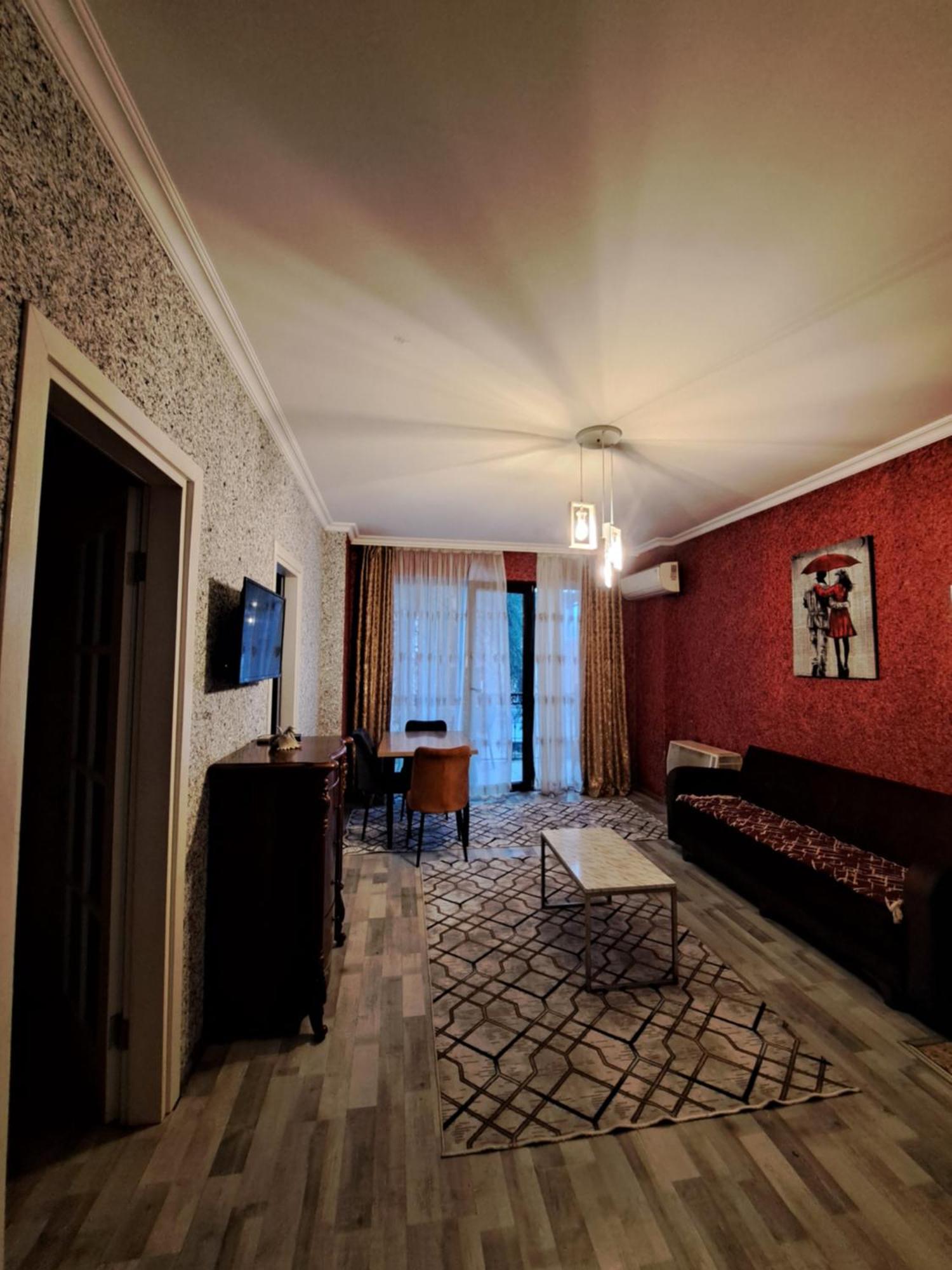 Karvi Hostel & Suites Батуми Екстериор снимка