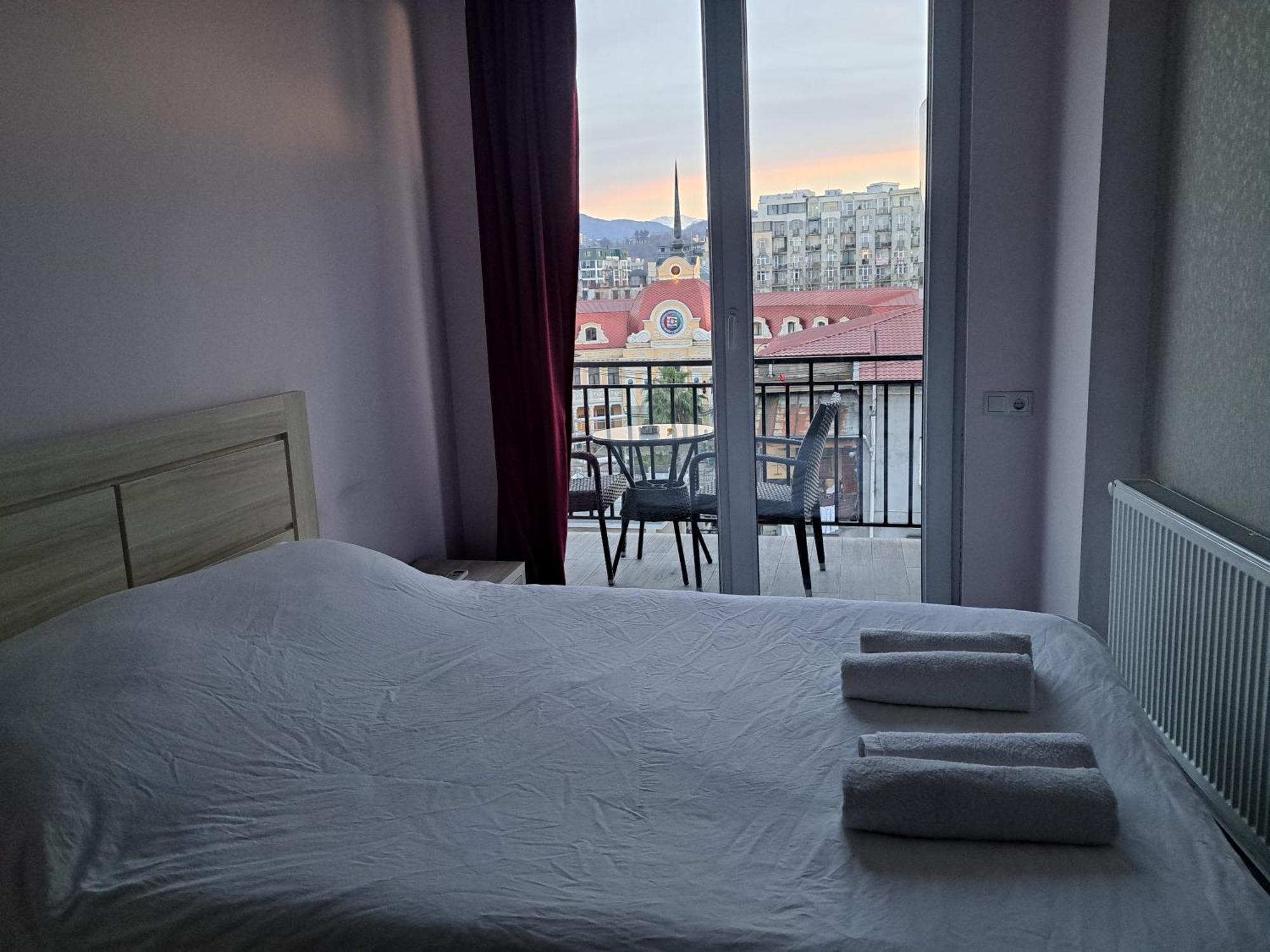 Karvi Hostel & Suites Батуми Екстериор снимка