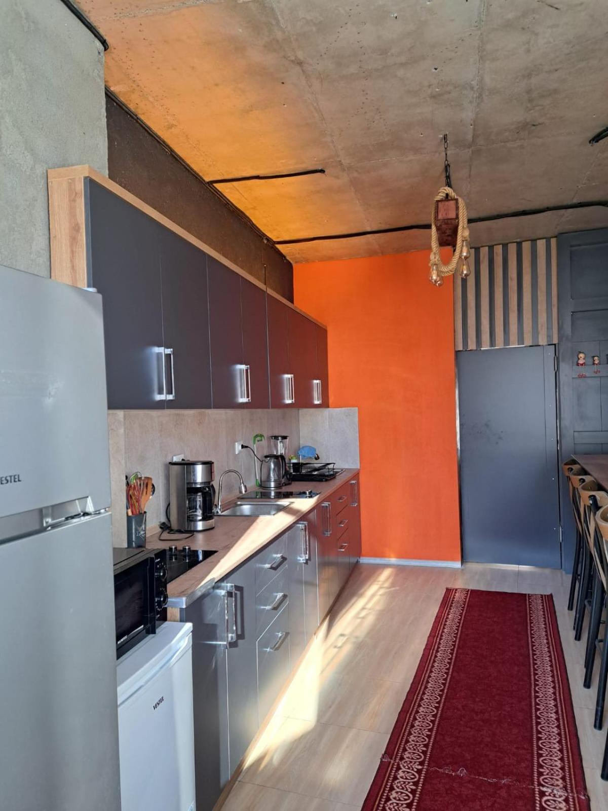 Karvi Hostel & Suites Батуми Екстериор снимка